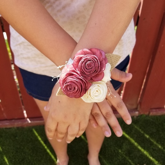 Prom Corsage and Boutonniere Set - Picture 3 of 5